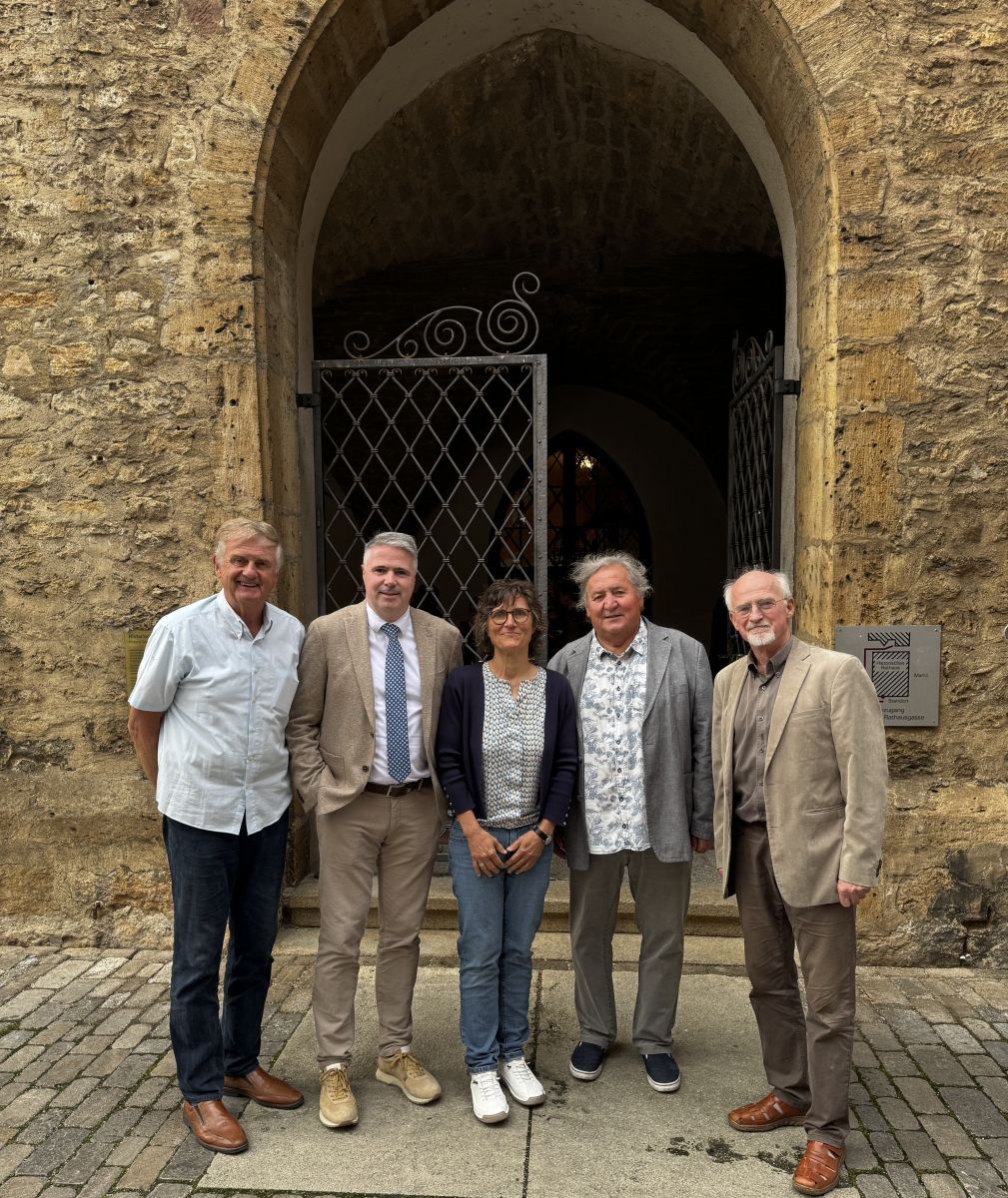 Foto: Die Fraktion vor dem Jenaer Rathaus, von links nach rechts: Bertram Pelzer, Ulf Weißleder, Ramona Vötgen, Jürgen Häkanson-Hall, Dr. Eckhard Birckner